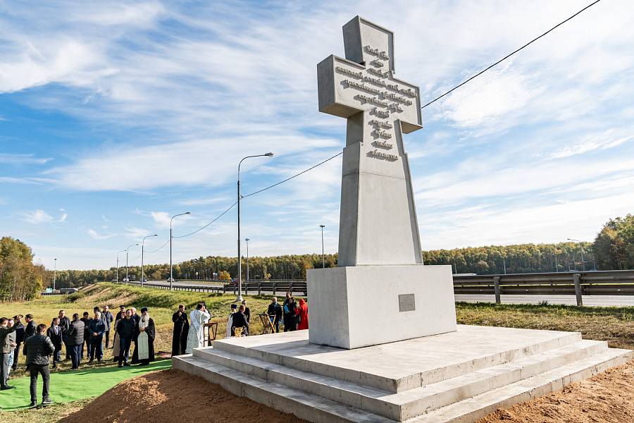 Освящение первого поклонного креста в Подольске